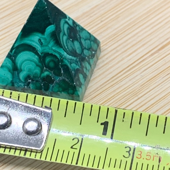 Malachite Pyramid - Picture 10 of 11